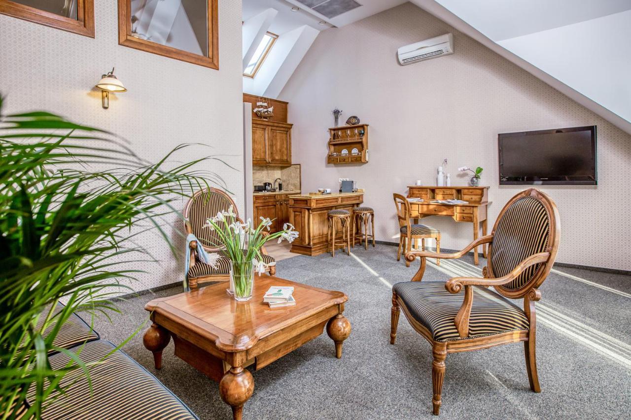 White Lily Apartment ไคลเพดา ภายนอก รูปภาพ